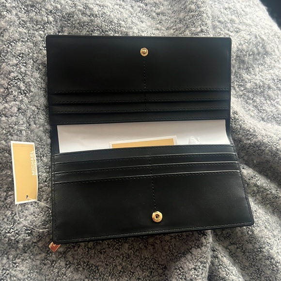 BNWT Michael Kors lg snap wallet - Picture 3 of 6